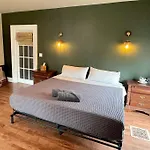 North East Colonial 51