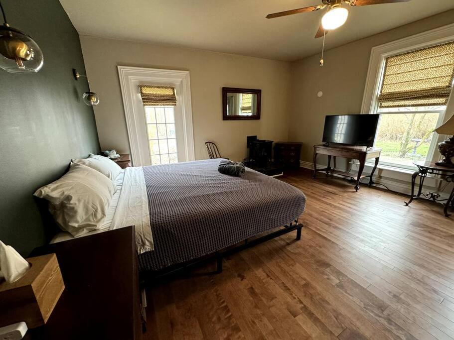 Colonial 51 * North East